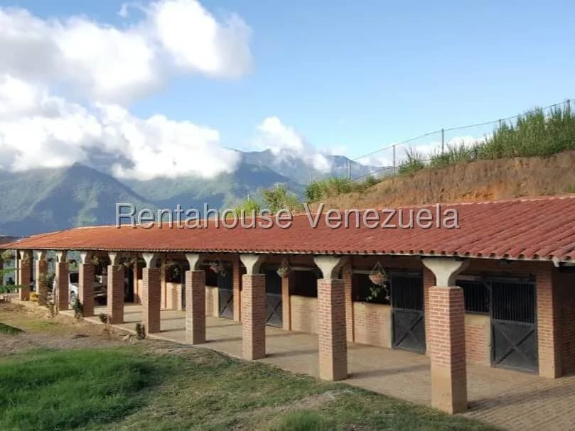 Terreno (Finca) en Venta en Parque Caiza, Distrito Metropolitano