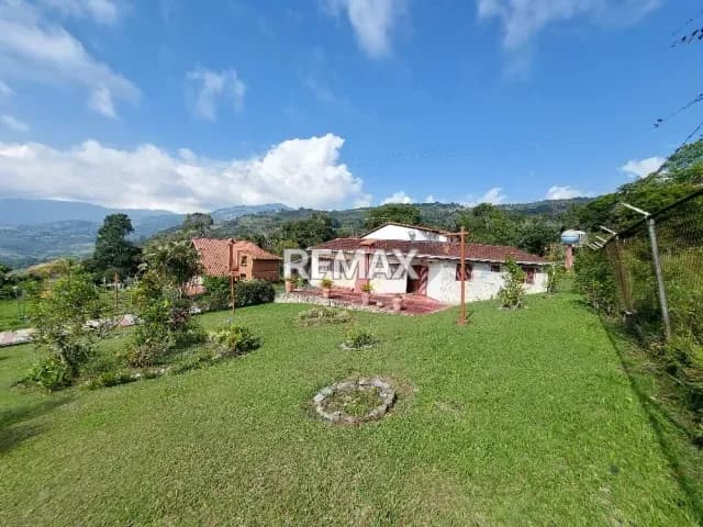 EN VENTA CASA DE CAMPO, VÍA CASA DEL PADRE