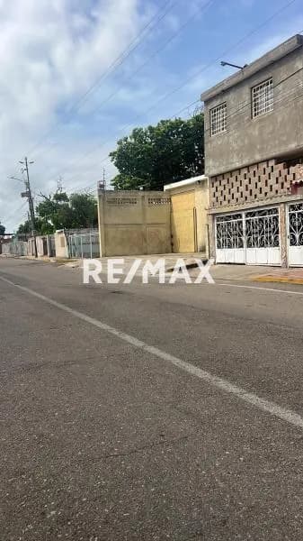 Galpón Comercial Ubicado En El Sector Amparó