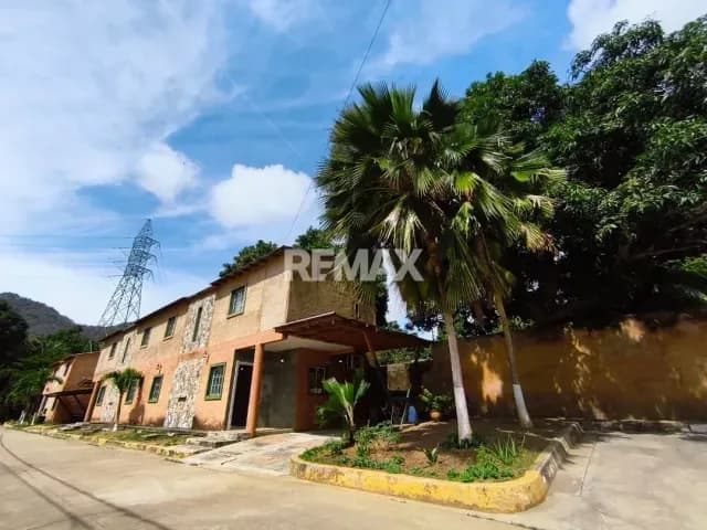 TOWNHOUSE MODERNO, EN RESIDENCIAS LA FLORESTA, EL VALLE, NUEVA ESPARTA, ISLA DE MARGARITA