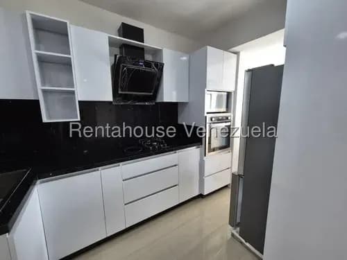 Apartamento En Venta En El Oeste De Barquisimeto Cercano A Comercios Y Colegios #26-13091 Nd