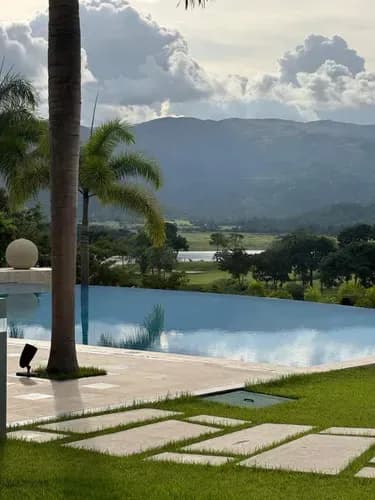 Hermoso Apartamento Con La Mejor Vista A Los Campos De Golf Y Dique De Guataparo, Posee Ascensor Privado, Entrada Independiente Para Servicio Y Cuarto Para Chofer, Bellas Areas Sociales (mg 19-05)