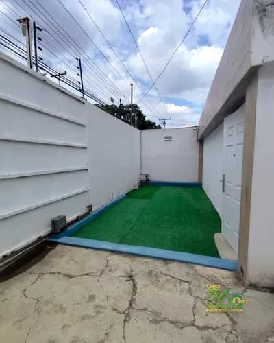 Casa Comercial Remodelada Muy Cerca De La Urb. La Viña