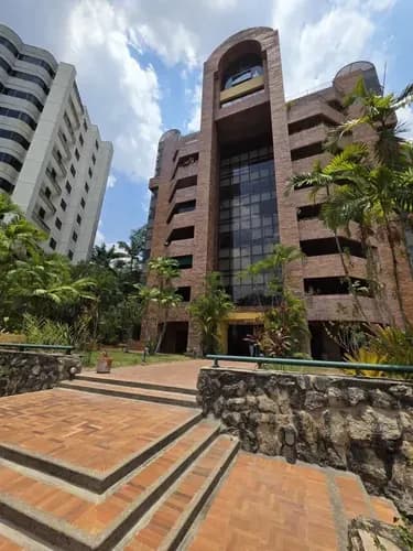 En Venta Espectacular Apartamento En Res. Versalles, Urb. El Parral. Máxima Exclusividad Y Autonomía Total, Planta 100%, Pozo De Agua Profundo. 295 M2 De Construcción. Rg