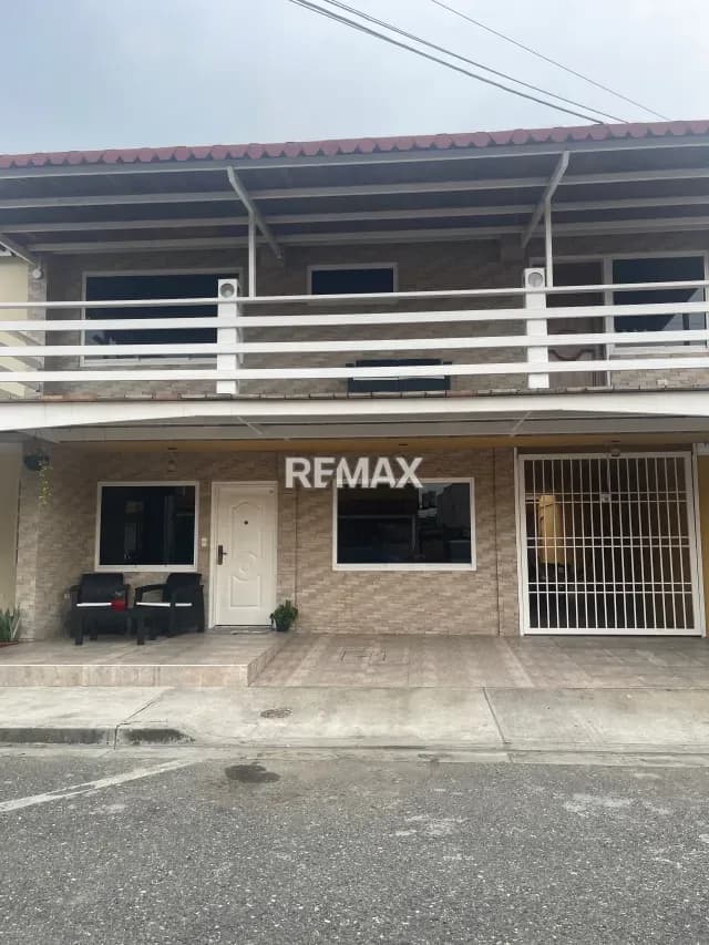 En venta casa Townhause en Urb privada Los tejados