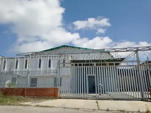 Galpon En Alquiler En Barquisimeto La Zona Industrial Iii Codigo 2 6 1 2 0 2 Mildred Una Construccion De 1240mts2, Una Oficina De 120mts2 En La Parte De Abajo Y De Arriba Con Baño, 2 Tanque De Agua D