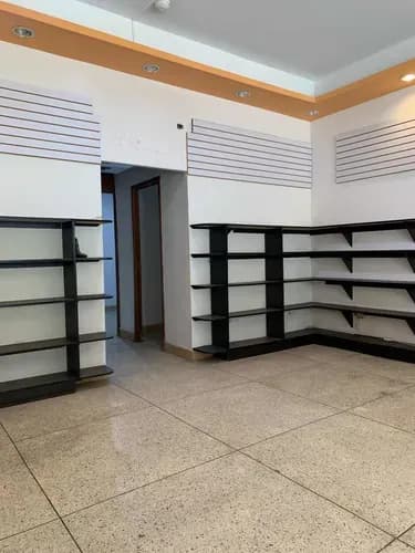 Local En Alquiler En Cc Torrente En Av Bolivar, Maracay