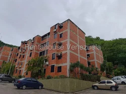 Apartamento En Venta Las Chimeneas, Ideal Para Remodelar A Tu Gusto , Facil Acceso A La Autopista , Rodeada De Naturaleza. 2 Habitacioes Y 2 Baños, Posibilidad 3era Habitacion. Inm 26-21863