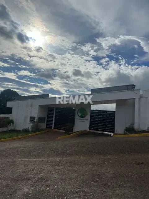 VENTA DE PARCELA EN LA CASTELLANA ubicada en la URBANIZACIÓN LA ESTANCIA DEL NORTE CLUB RESIDENCIAL.