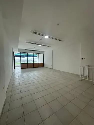 Local En Alquiler En Centro Empresarial Este Oeste De Valencia Im 2251