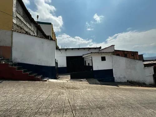 Alquiler De Galpón Comercial Barrio San Carlos (calle 10 Entre Carreras 10 Y 11, Media Cuadra Del Parque Las Garbiras).