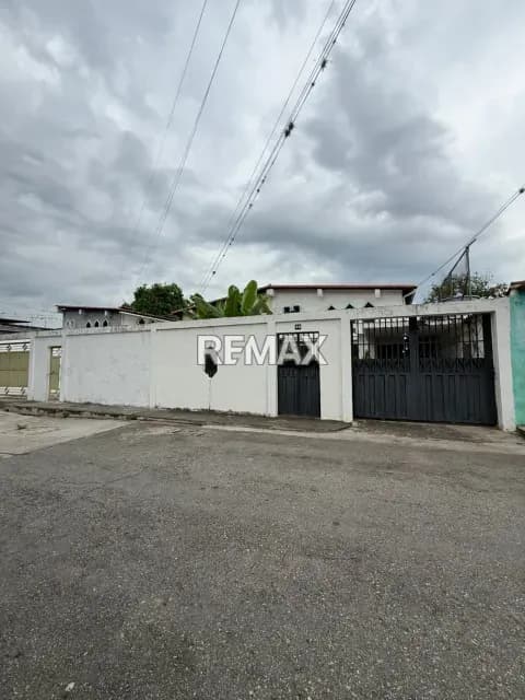 Amplia Casa en Venta Ubicada en Calla 1B Sector El Filo Carvajal Cuenta con dos niveles