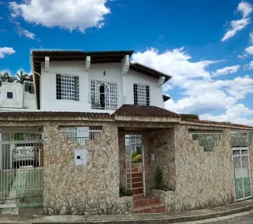 Casa En Venta Parque El Retiro Cerca De La Policlinica El Retiro