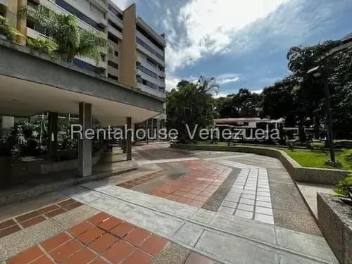 26-18035 Amplio Apartamento Ubicado A Las Faldas Del Avila, Muy Iluminado, Frasco Y Con Bella Vista A La Ciudad, Vigilancia Las 24 Horas, Puestos De Visitantes, Amplia Terraza Y Salón De Fiesta.