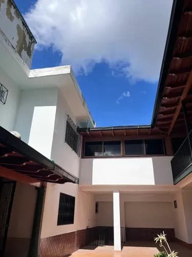 Se Alquila Amplia Casa En Santa Mónica. (r.o)