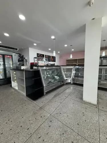 Se Vende Exclusivo Y Totalmente Operativo Fondo De Comercio Con Concepto De Panadería, Pastelería Y Restaurante. Ubicado En Plena Avenida Principal De Naguanagua