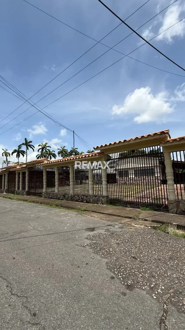 Se Vende Amplia Casa en Las Cocuizas