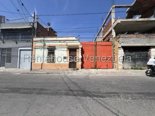 Dennymar, Vende Terreno Comercial En Barquisimeto Zona Centro Con Todos Los Servicios Basicos En Optimas Condiciones Ideal Para Acondiconar Al Gusto B5a16833
