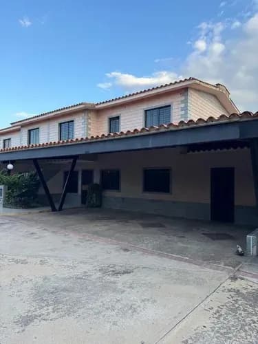 Excelente Townhouse En San Diego, Vigilancia Privada, Piscina Y Excelentes Áreas Comunes. Cercano A La Av. Don Julio Centeno.