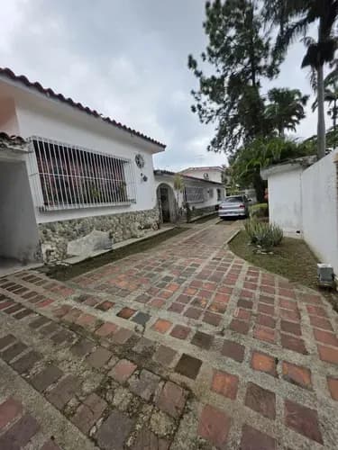 Angelica Rivas Vende Casa En Urbanizacion Guaparo, Calle Cerrada Valencia Vzla