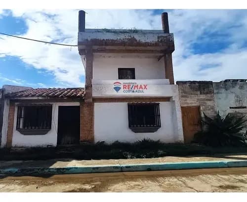 Remax Vende Terreno Con Construccion Estilo Posada En Chichiriviche.