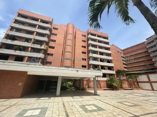 Ad Bello Y Comodo Apartamento En Venta En Lomas Del Sol #24-10840