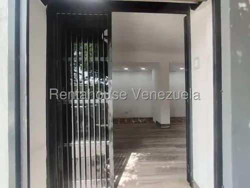 Dennymar, Alquila Local Comercial Ubicado En Zona Exclusiva Del Este De Barquisimeto Posee 30m2, Alta Seguridad, Espacios Modernos, Muy Conservado Y Con Muchisimo Potencial Comercial B6a7523