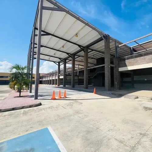 Mc Vende O Alquila Locales En C.c El Punto Plaza Comercial - Inl-129