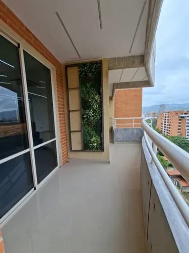 Mariana Vende Apartamento En La Trigalena Res. Capri Palace Dorangel R