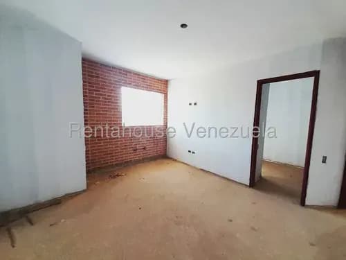 Amplia Y Cómoda Casa En Venta En Conjunto Privado Cerca De Av. Independencia # 26-21150