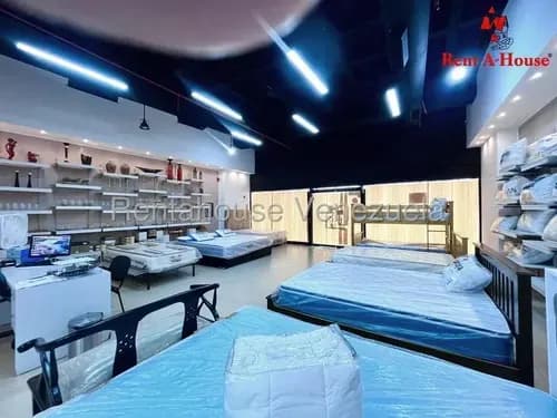 Local En Alquiler En Prados Del Este Amplio Con Excelente Ubicación En Centro Comercial
