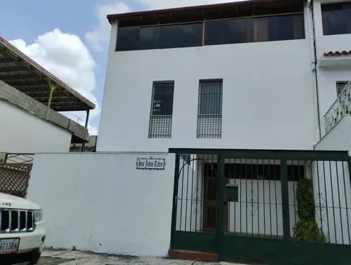 La California.sur Se Vende Casa De 3 Niveles, Muy Bien Conservada. Planta Baja Área Social Y Cocina, Primer Piso Habitaciones Y Baños, Tercer Piso Espacio Que Puede Ser Usado Para Reuniones Y Estudio