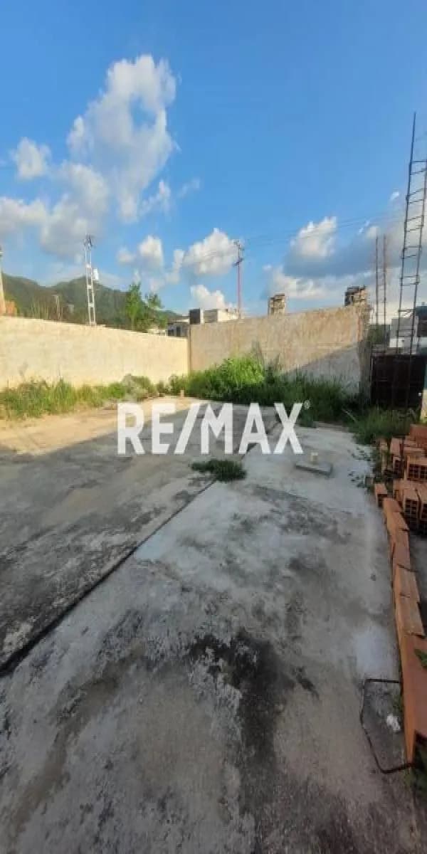 Se vende amplio terreno en Urb. Mañongo, Naguanagua