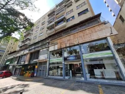 Impulsa tu negocio en el corazón de El Recreo Local de 3 Niveles