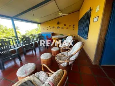 EN VENTA TERRENO EN SANARE DE 2.036,78 CON UNA CASA DE 250M2 EN SANARE