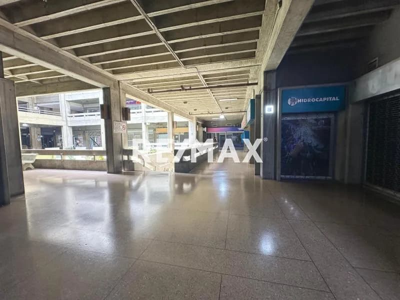 Venta de Local Comercial en Montalban CC Uslar