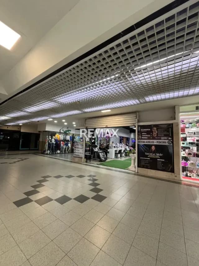 En venta 3 locales comerciales cc galerías mall