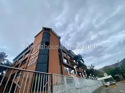 Oportunidad Se Vende Consultorio Médico Odontológico Totalmente Equipado En El Hospital De Clínicas Las Delicias Zona Norte Maracay 25-20911 Hc