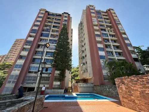 Venta De Apartamento Para Remodelar En Santa Paula, 157m2