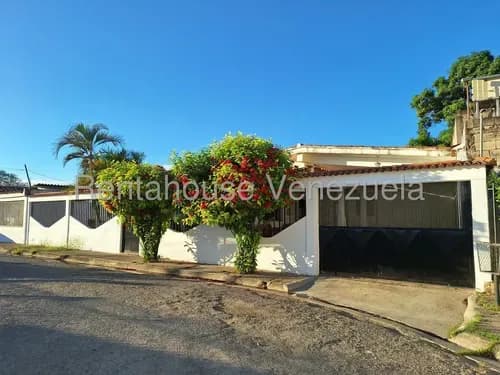 Bella Casa En Venta En Cagua Urbanización El Carmen Cagua Amplia Cómoda Segura Nela 25-12905