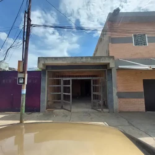 Se Vende Local Comercial Los Samanes