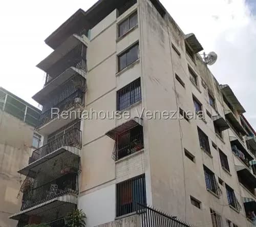 En Venta Apartamento En Los Chaguaramos. Cod Flex: 26-21482