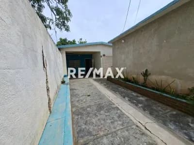 Casa comercial para inversionistas en el sector Panamericano