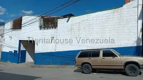 Galpón Industrial De Dos Niveles En Venta Con 967,90 Mts2 Listo Para Operar En Prado De Maria Mls #26-10074
