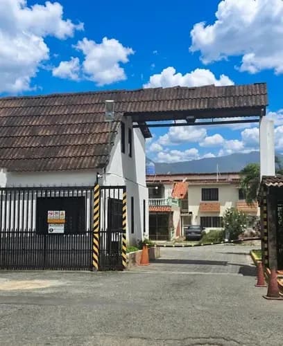 Casa 2niveles Parqueserino En Venta Mg3