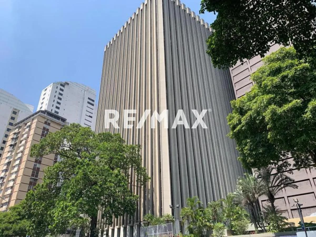 En Venta Local Comercial a pie de calle en Los Palos Grandes 564,47M²