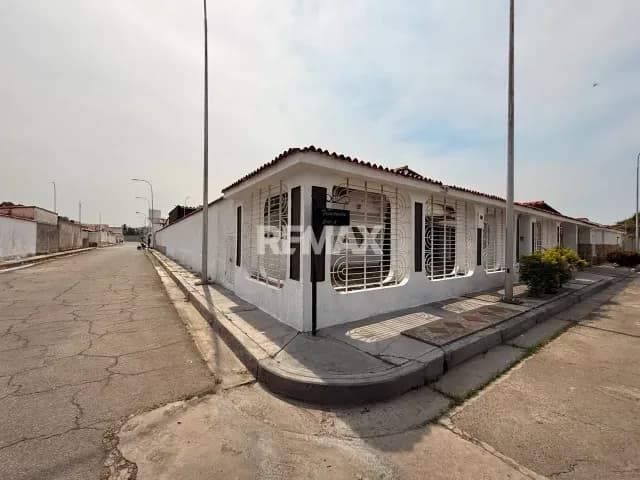 ESPECTACULAR CASA EN LA URBANIZACION DON JUAN