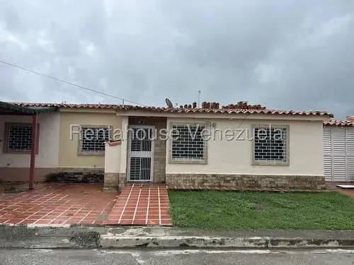 % Rafael Gamarra Ofrece En Venta Esta Linda Casa, En Urb Villas De Yara, En Optimas Condiciones, Con 3 Habitaciones, 2 Baños! Contactame. 2f20508