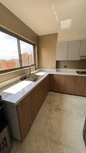 Vendo Amplio Apartamento En La Lago Edif Neptuno Sin Amoblar