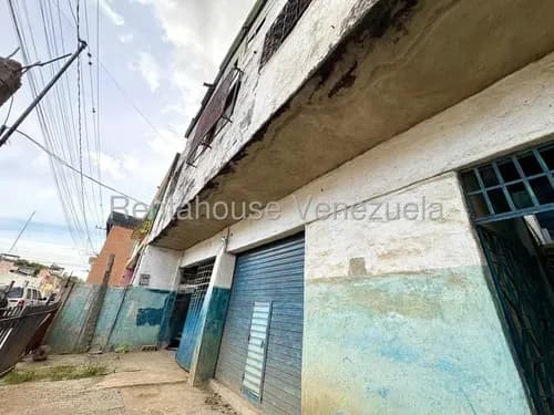Dennymar, Vende Espectacular Edificio Comercial O Residencial En Barquisimeto Centro. Posee Mas De 500m2, Apartamentos, Con Mucho Potencial Contactame B6a11263.